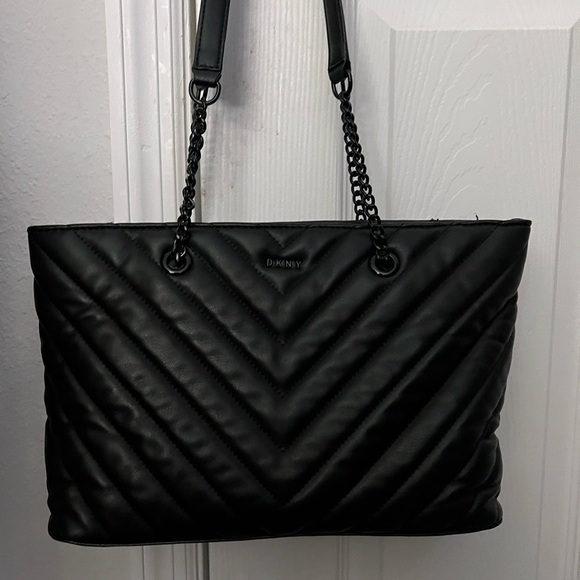 Dkny Handbags - DKNY Verionca tote, NEW. First come first serve!